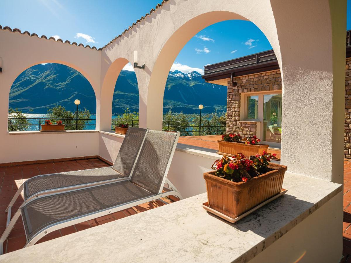 Hotel Leonardo Da Vinci リモーネ・スル・ガルダ エクステリア 写真