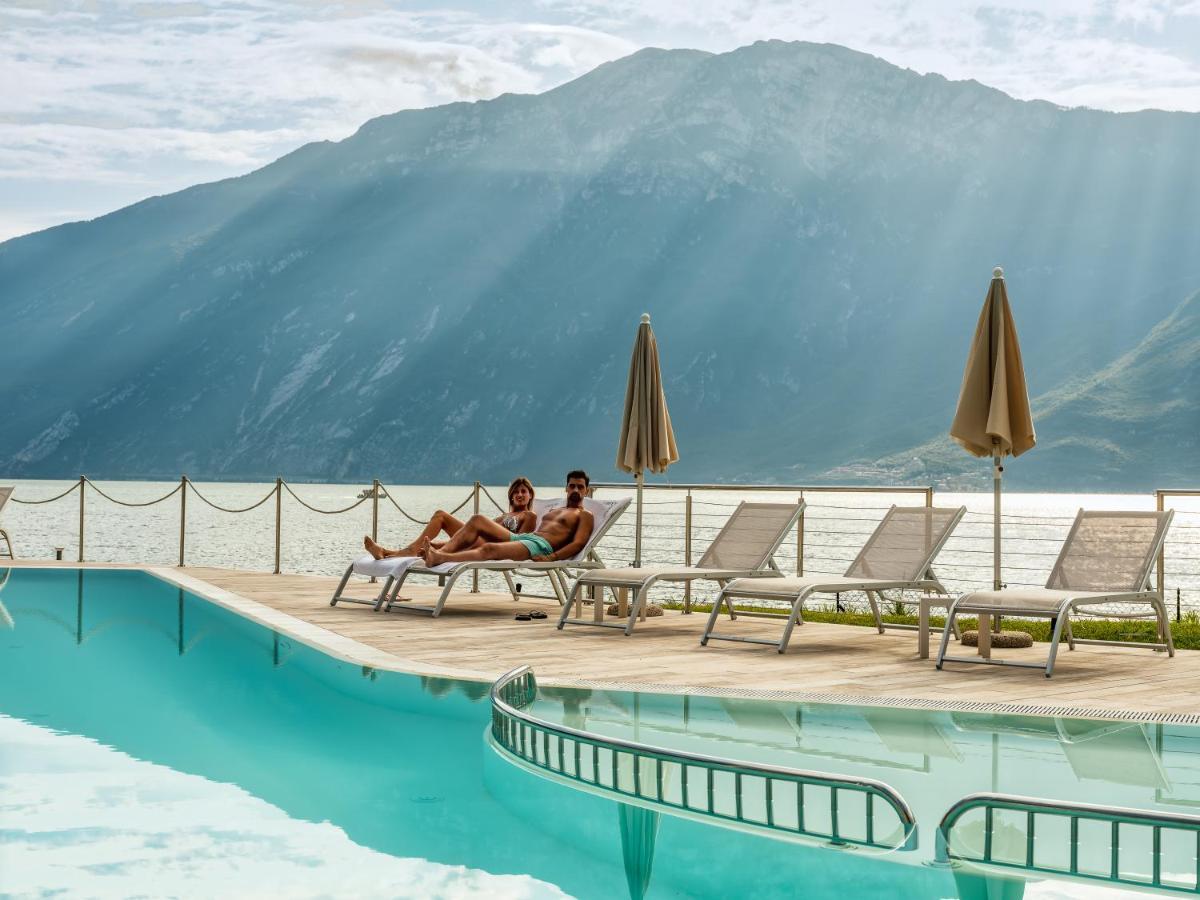 Hotel Leonardo Da Vinci リモーネ・スル・ガルダ エクステリア 写真