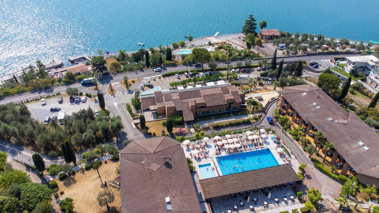 Hotel Leonardo Da Vinci リモーネ・スル・ガルダ エクステリア 写真