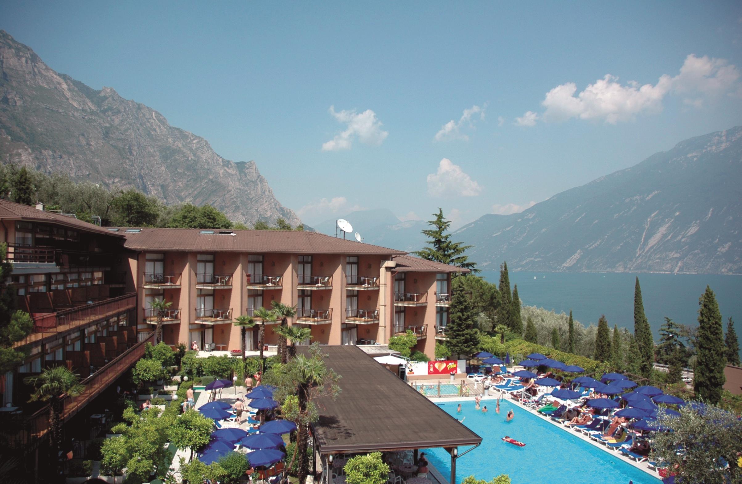 Hotel Leonardo Da Vinci リモーネ・スル・ガルダ エクステリア 写真