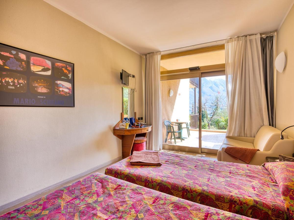 Hotel Leonardo Da Vinci リモーネ・スル・ガルダ エクステリア 写真