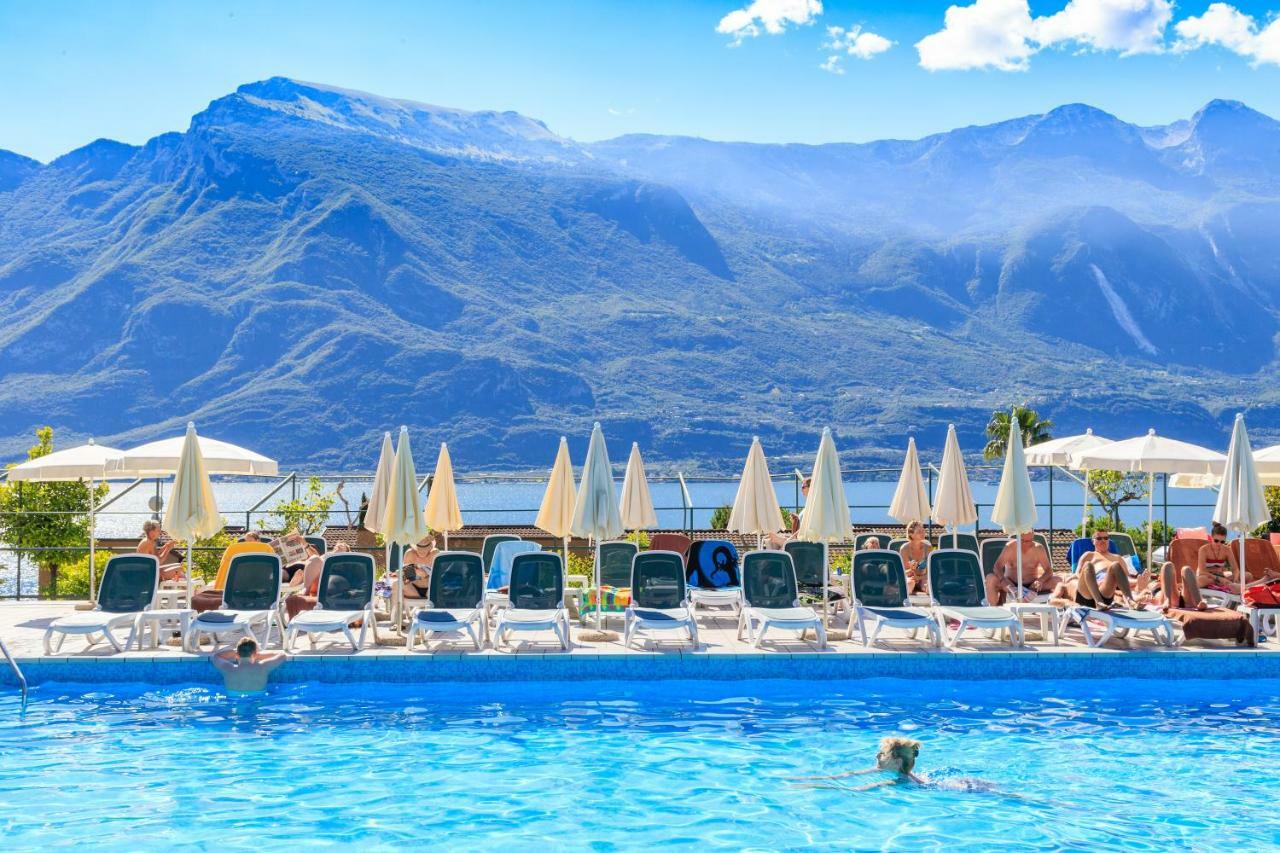 Hotel Leonardo Da Vinci リモーネ・スル・ガルダ エクステリア 写真